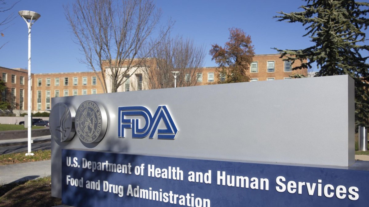 Foto de archivo que muestra un cartel de la Administración de Alimentos y Medicamentos de Estados Unidos (FDA, por sus siglas en inglés).