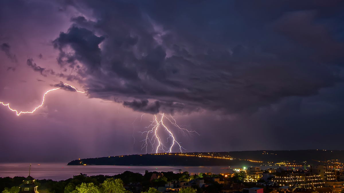 Tormentas eléctricas y chubascos aislados serán frecuentes en Guayaquil y Durán esta semana, según el Inamhi.