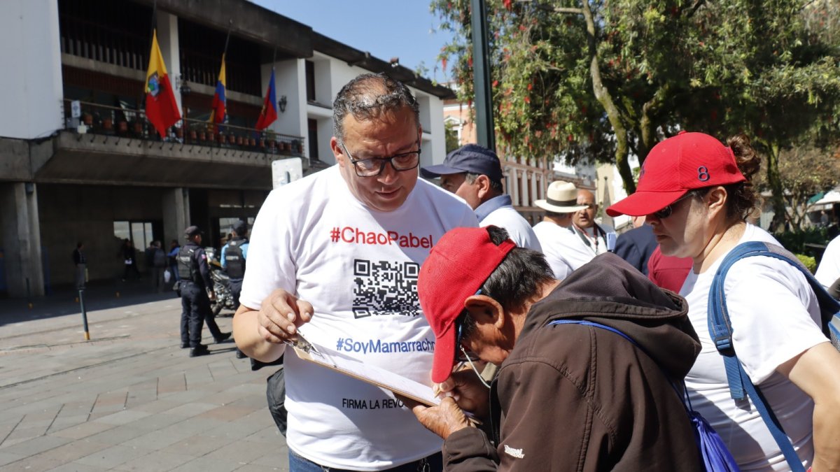 La Plaza Grande, ubicada frente al Palacio Municipal, fue el escenario donde se inició la recolección de firmas para la revocatoria del alcalde.