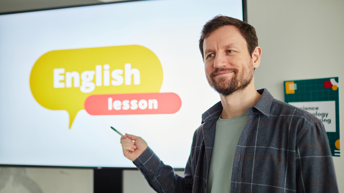 Profesionales ecuatorianos pueden acceder a cursos de inglés gratuitos ofrecidos por la Embajada de EE. UU. para mejorar sus habilidades lingüísticas.