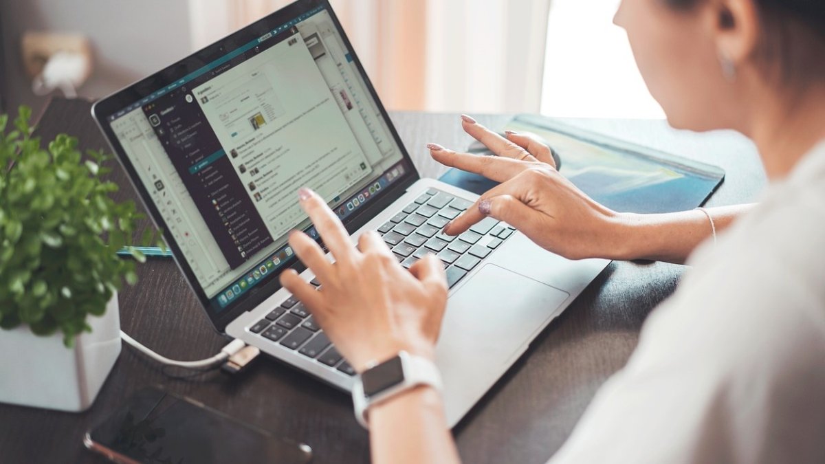 Las personas pueden escoger las especialidades de los cursos de inglés gratis y descargar material para mejorar ese idioma.