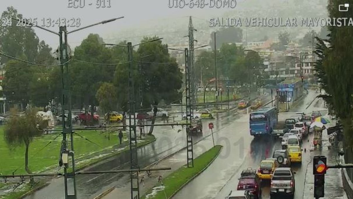En Quito se registra intensa lluvia y tormenta eléctrica. Desde el ECU911 se reporta al sur de Quito.
