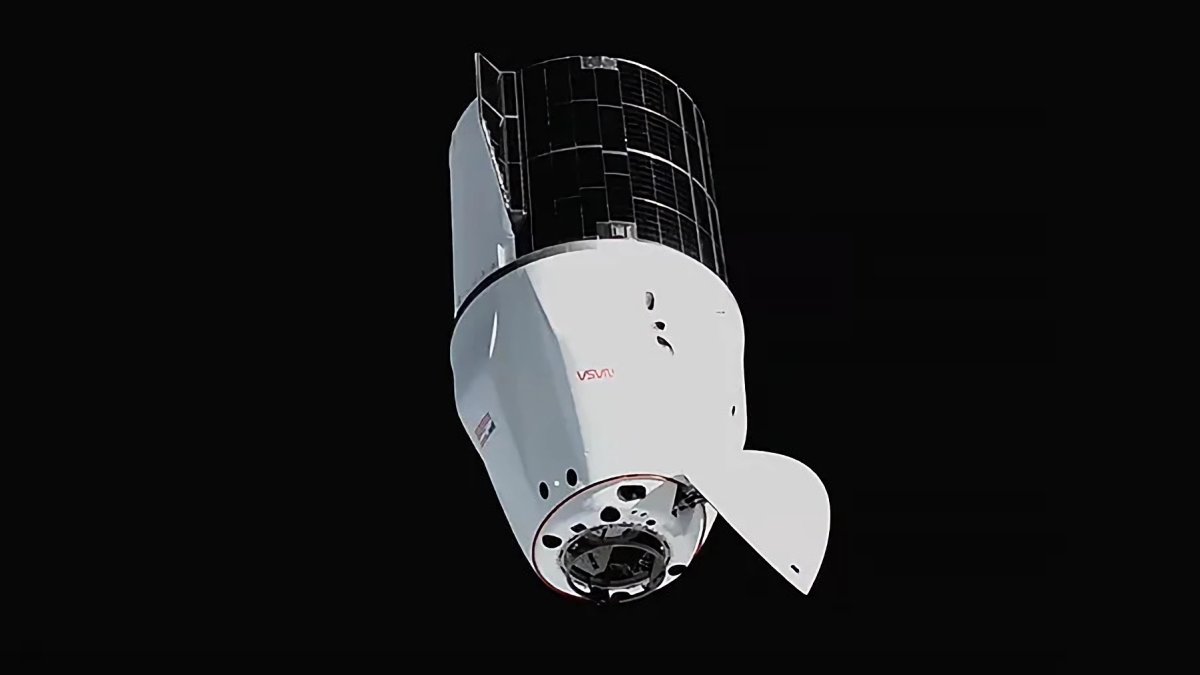 Fotografía cedida por la NASA donde se observa a la cápsula de carga Dragon de SpaceX, con su cono frontal abierto, mientras se aproxima al módulo Harmony de la Estación Espacial Internacional ..