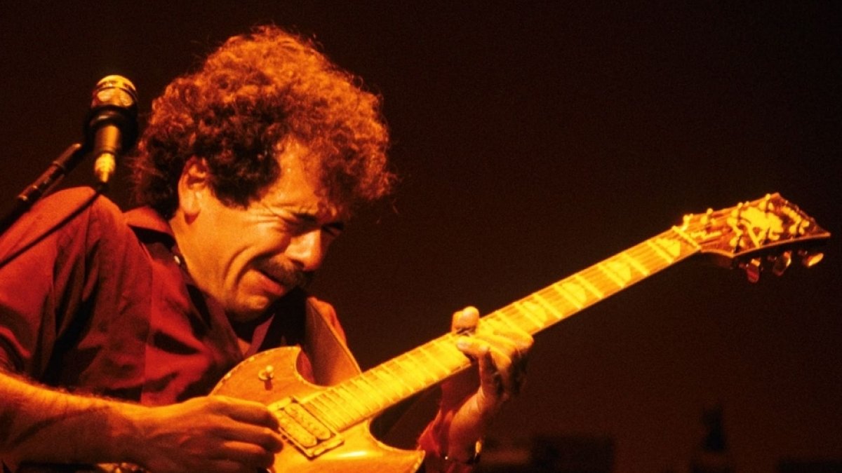 Santana tiene 77 años.