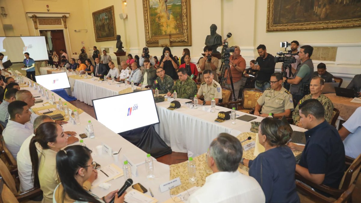 Reunión de autoridades de 19 alcaldías en Guayas para discutir medidas contra la inseguridad.