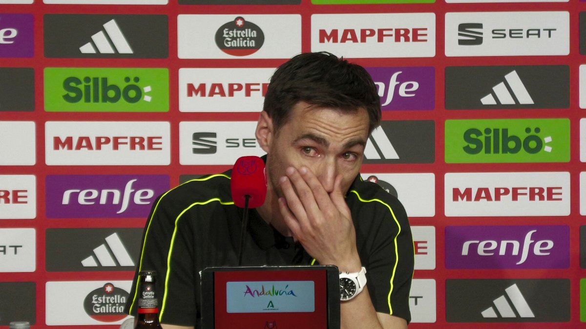 El árbitro Ricardo de Burgos en rueda de prensa previo a la final de la Copa del Rey