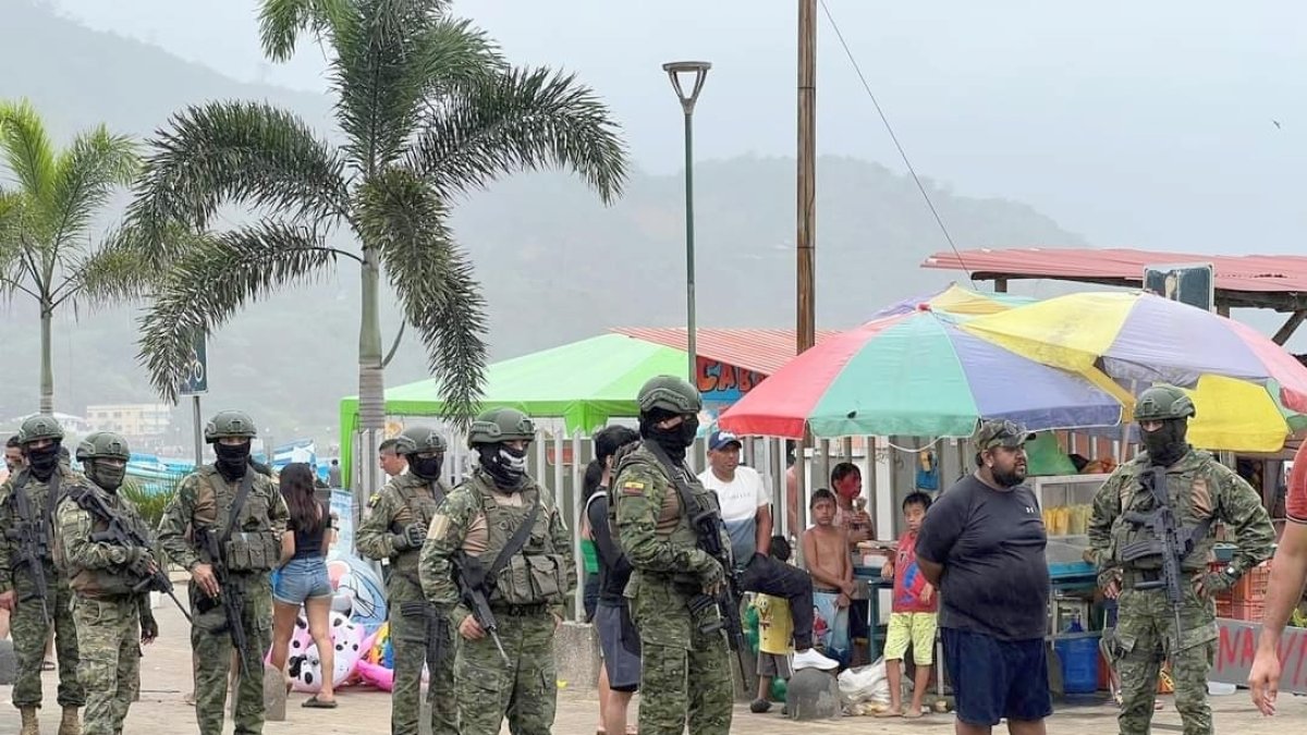 Uno de los controles en las playas de la provincia de Esmeraldas.