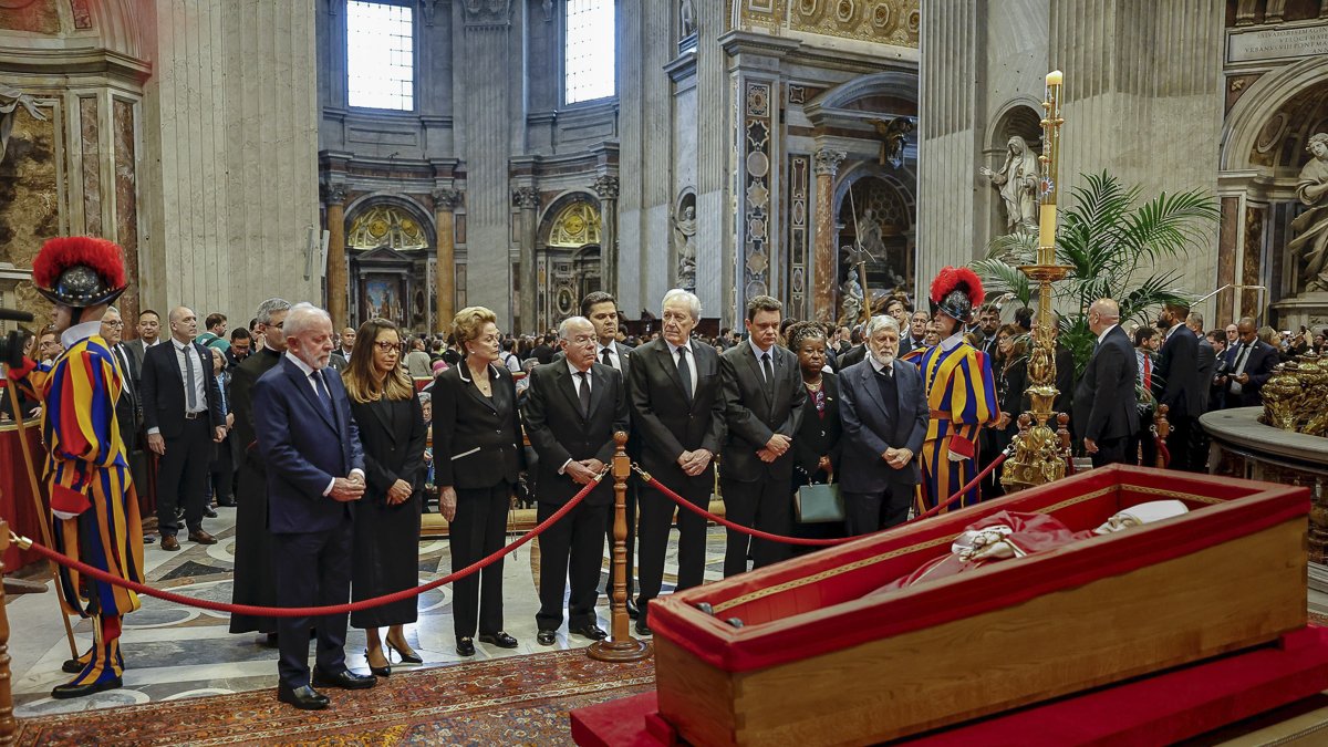 Autoridades brasileras presentes en el velatorio del papa Francisco en la Basílica de San Pedro