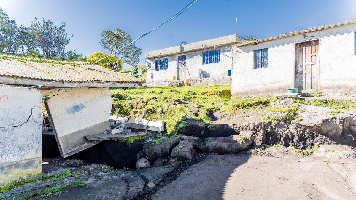 A diario el deslizamiento de tierra es mas evidente en la zona de afectación.