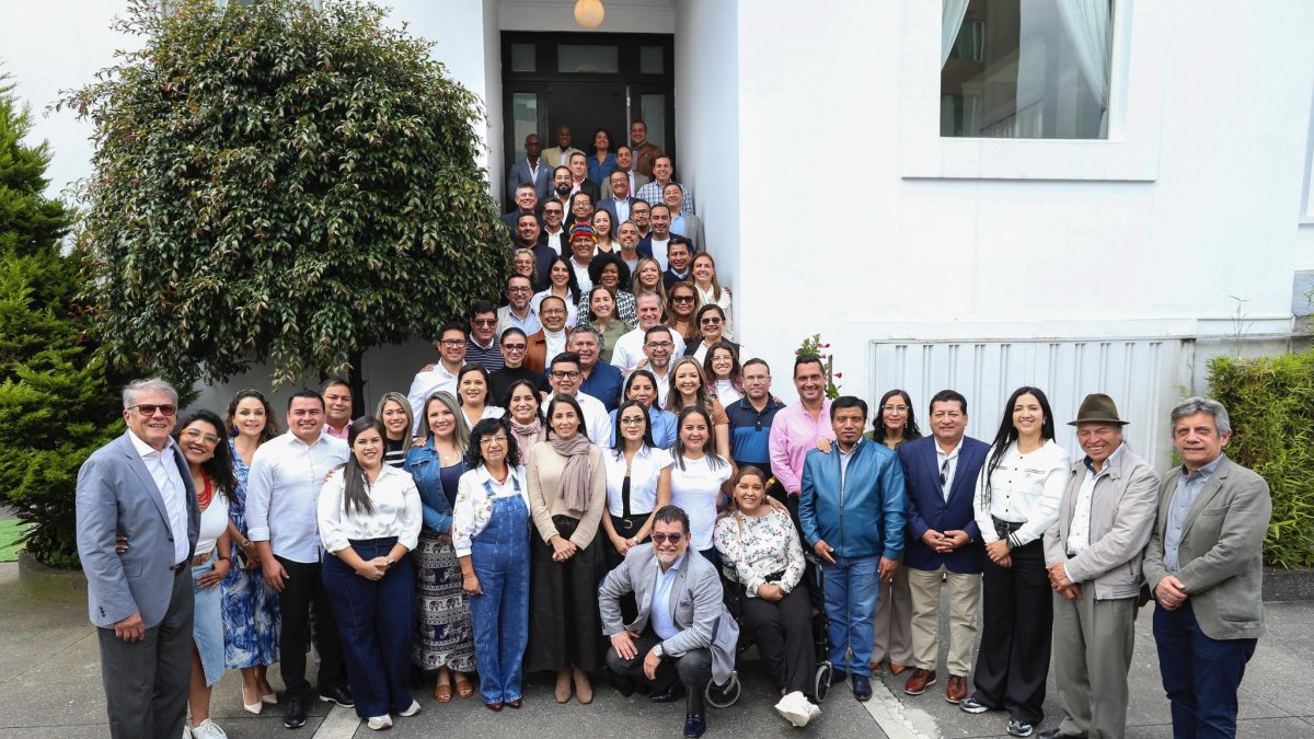 Esta es al foto con la que el correísmo intentó probar su unidad tras el balotaje.