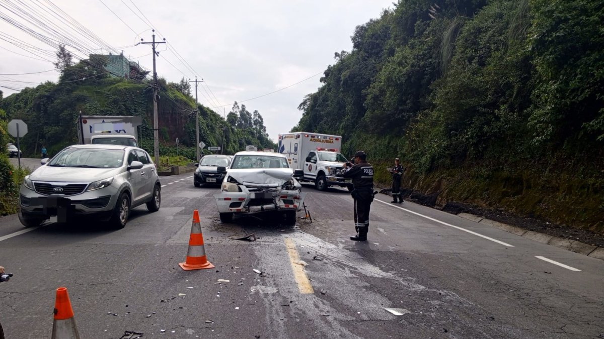 La vía E35 se encuentra parcialmente habilitada hasta concluir con la atención de la emergencia vial Valle - Amaguaña.