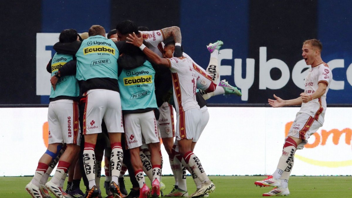 Deportivo Cuenca y su festejo ante Vinotinto.