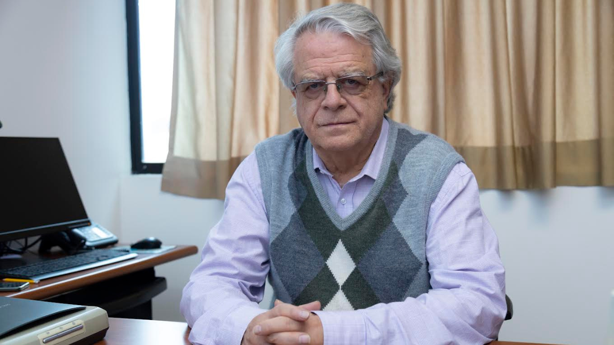 Carlos Larrea es Director de Ambiente y Sustentabilidad de la Universidad Andina; investiga temas relacionados con pobreza.