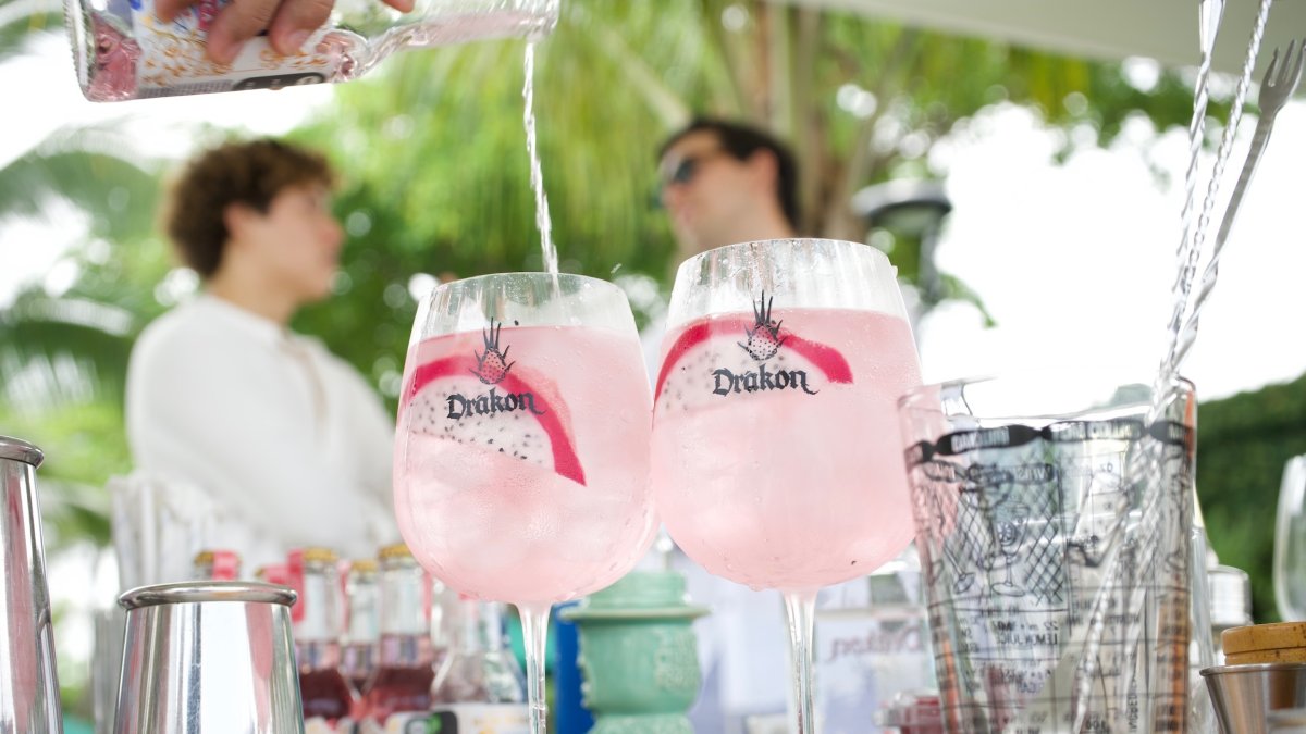 Destilado. El licor de pitahaya, que se elabora en una planta de Manabí y que tiene premios internacionales.