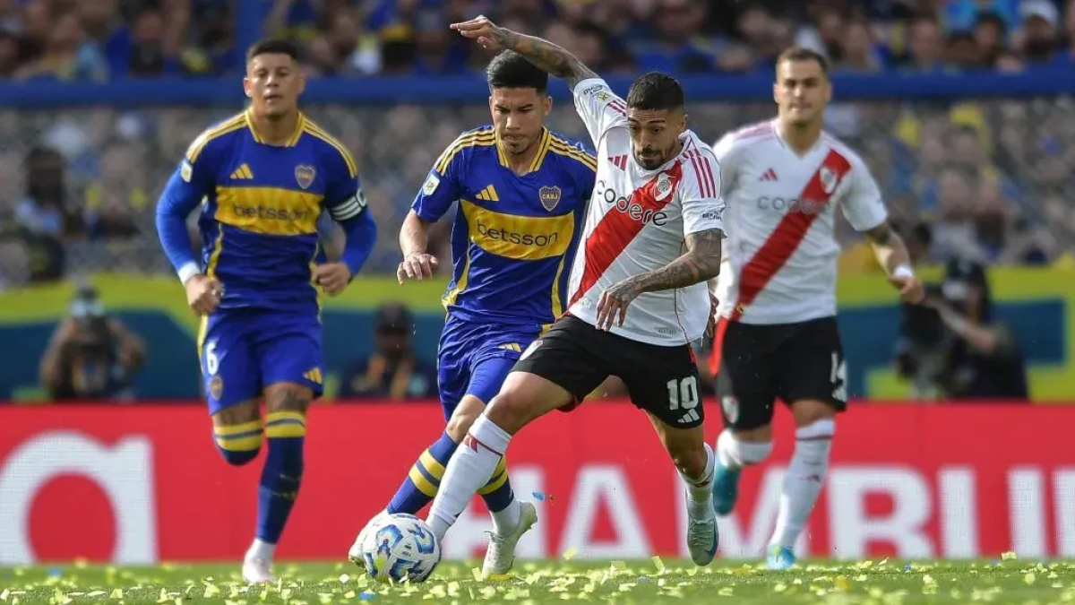 El Superclásico de Argentina se juega en el Más Monumental. River recibe a Boca.