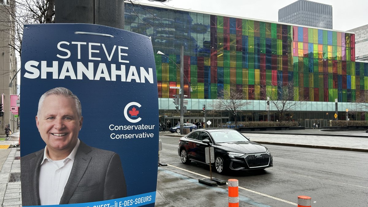 Fotografía de propaganda electoral del candidato a la Cámara de los Comunes de Canadá, el conservador Steve Shanahan, este sábado en una calle de Montreal (Canadá).