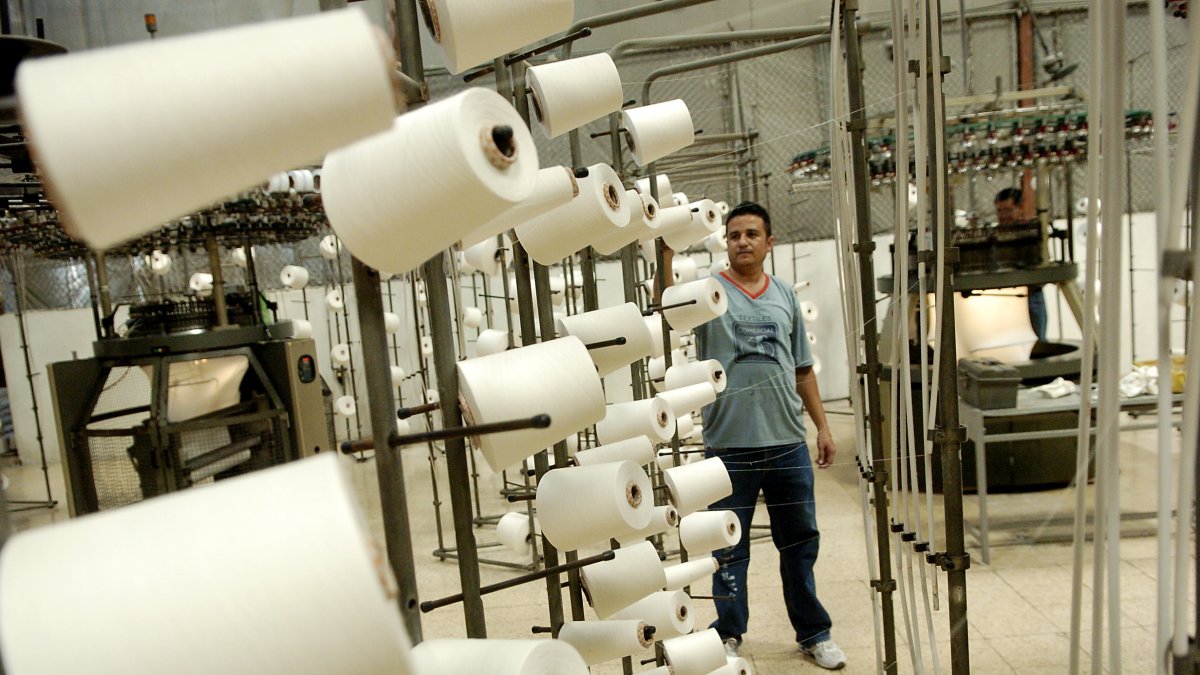 Los aranceles no solo presionarán más los precios de los productos, hay riesgo de que baje la demanda.