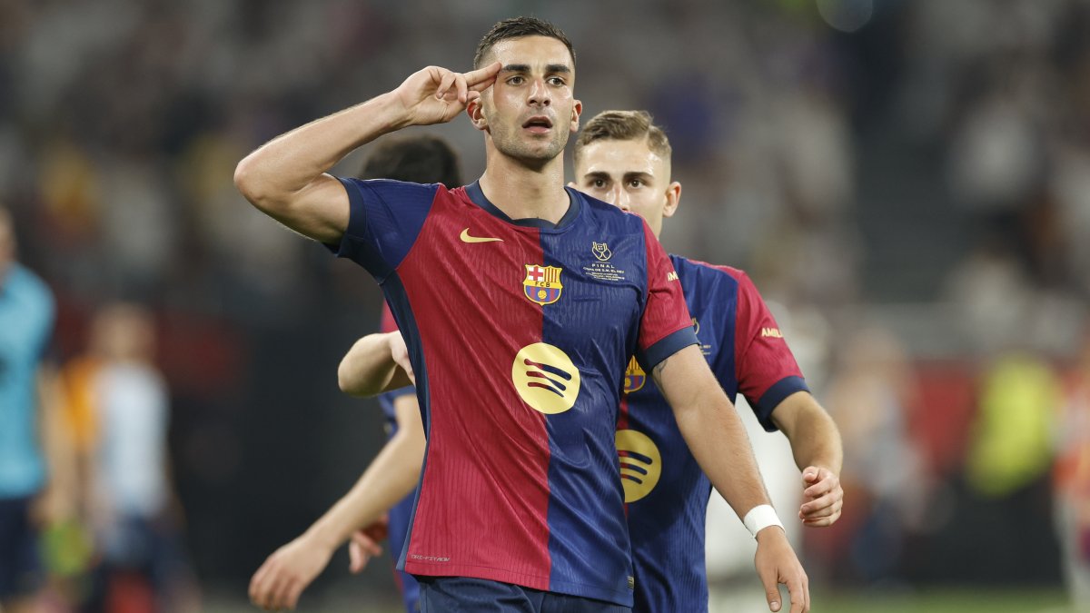 El delantero del FC Barcelona, Ferrán Torres, celebra el segundo gol del equipo. Al final fue escogido como el mejor jugador de la final.