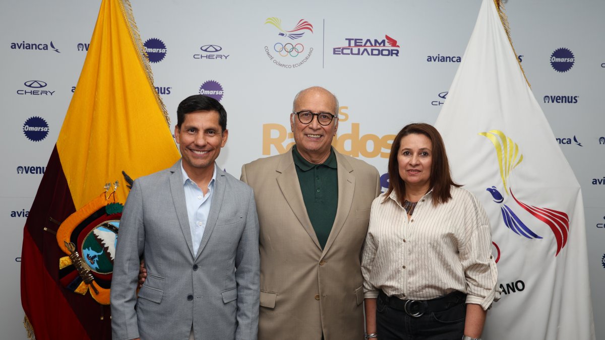 Jorge Delgado (c) ya anunció a Jefferson Pérez como primer vicepresidente y Lorena Arroyo, segunda vicepresidenta.