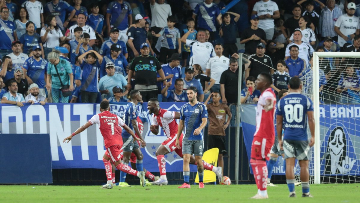 Edison Carcelén marcó el gol en el partido entre Emelec y Técnico Universitario.