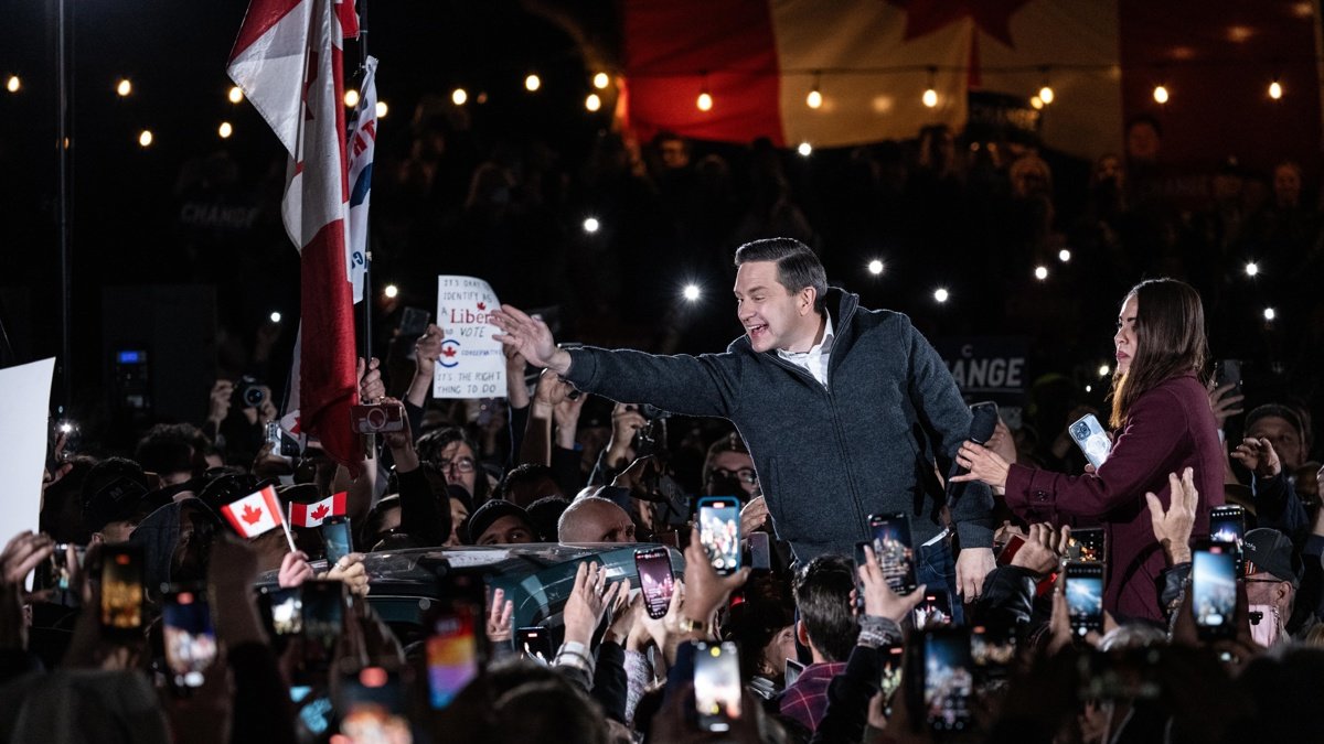 Pierre Poilievre habla durante el acto