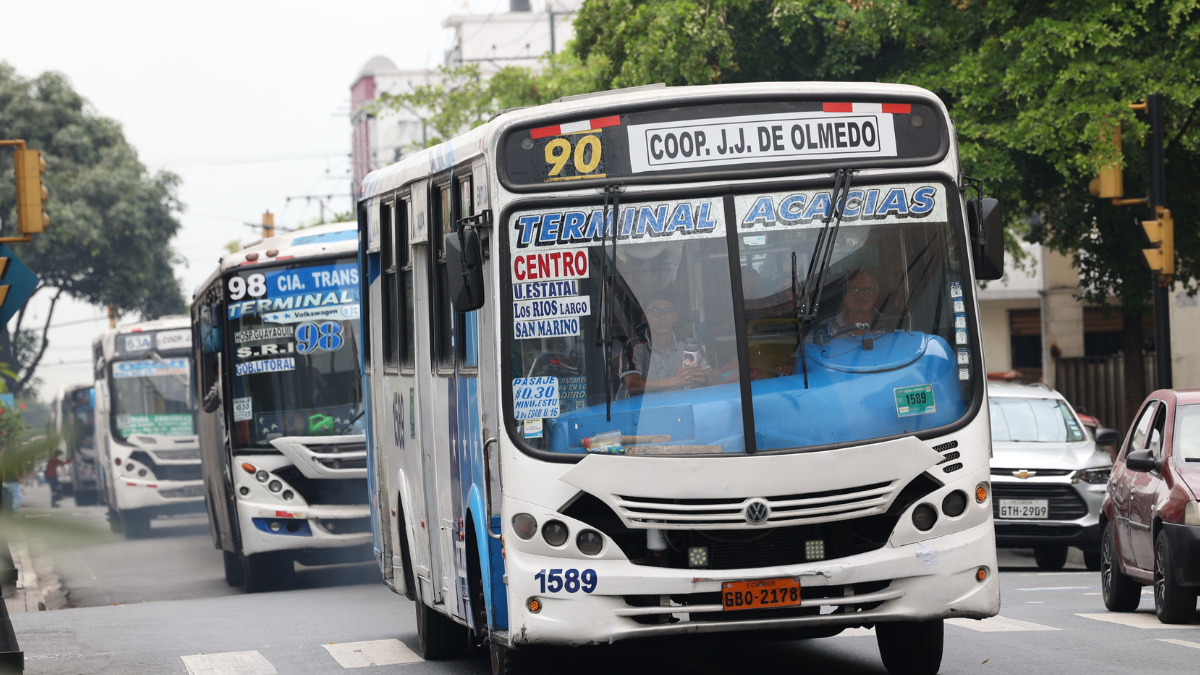 Foto referencial. Tres líneas de buses cambiarán su ruta normal