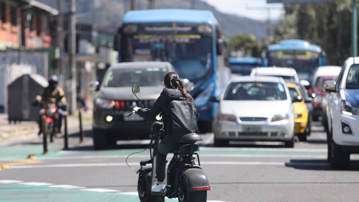 La medida Pico y placa aplica para autos y motos dentro del casco urbano.