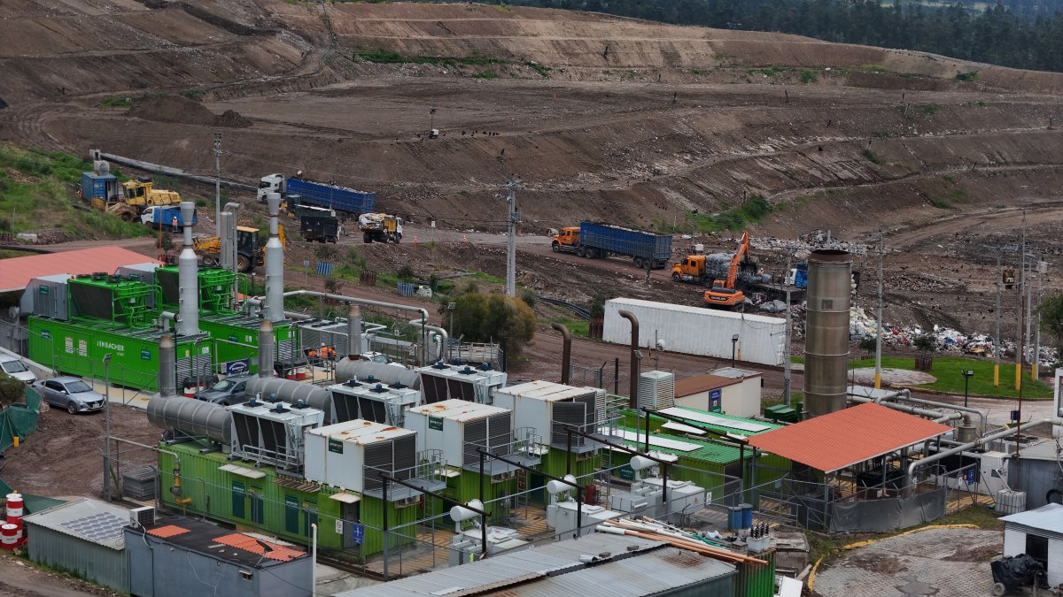 En el relleno hay una planta que genera energía renovable a partir del biogás producido en el vertedero.