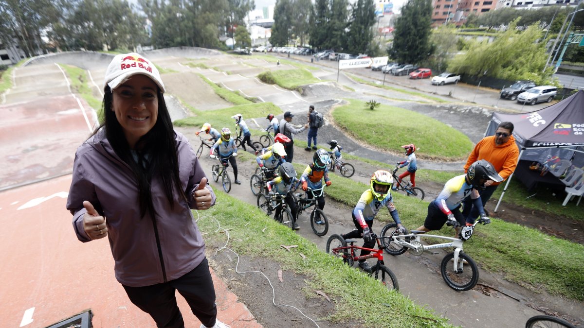 Mariana supervisó personalmente la clínica deportiva impartida a los niños en Quito.