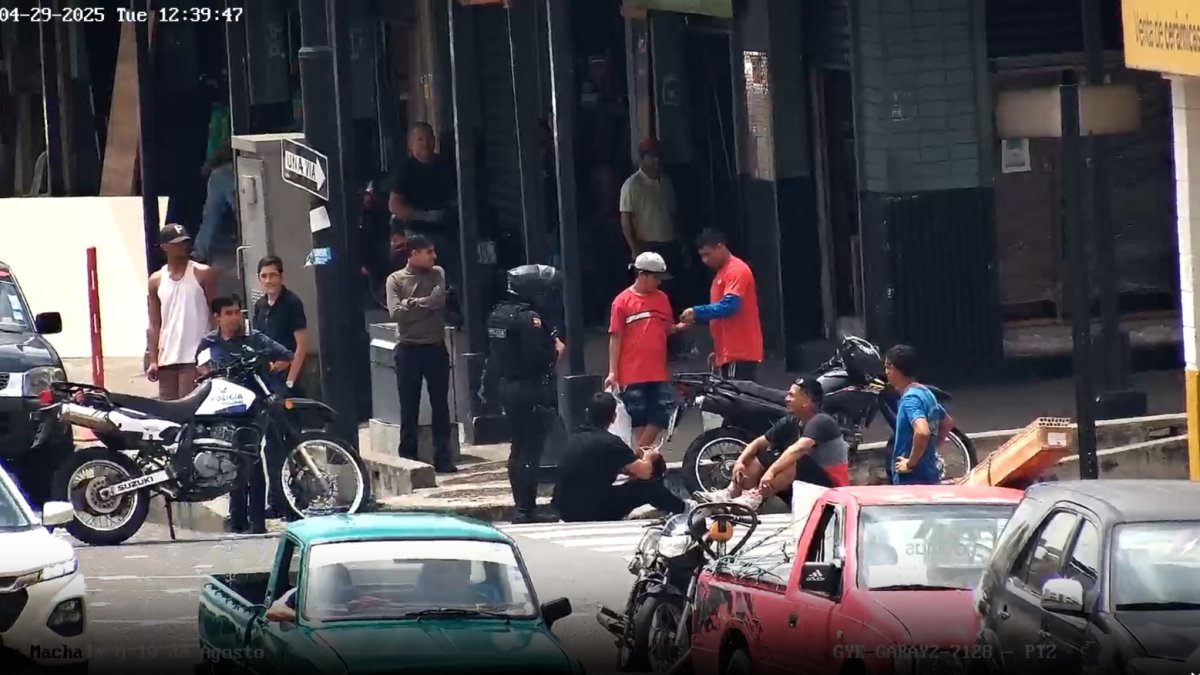 En Clemente Ballén y Machala se detuvo a los sospechosos.