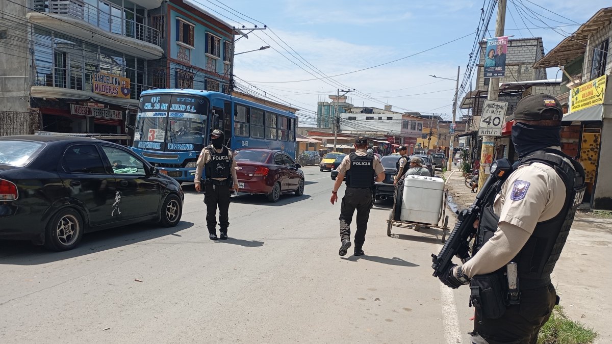 Desde el pasado fin de semana, los operativos se han intensificado en el balneario. Pese a ello, los crímenes se mantienen. Los ciudadanos denuncian estar hartos de vivir con miedo y encerrados