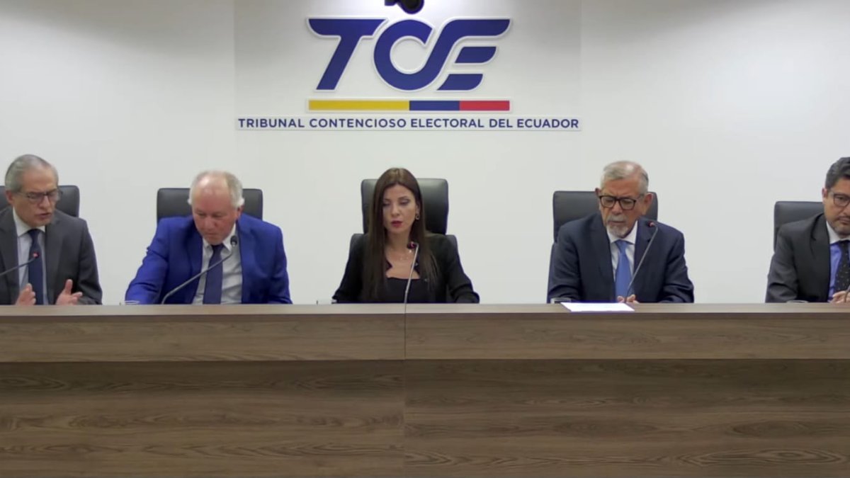 La sesión del Pleno terminó entre cruces de palabras entre el juez Fernando Muñoz y la presidenta del TCE, Ivonne Coloma.