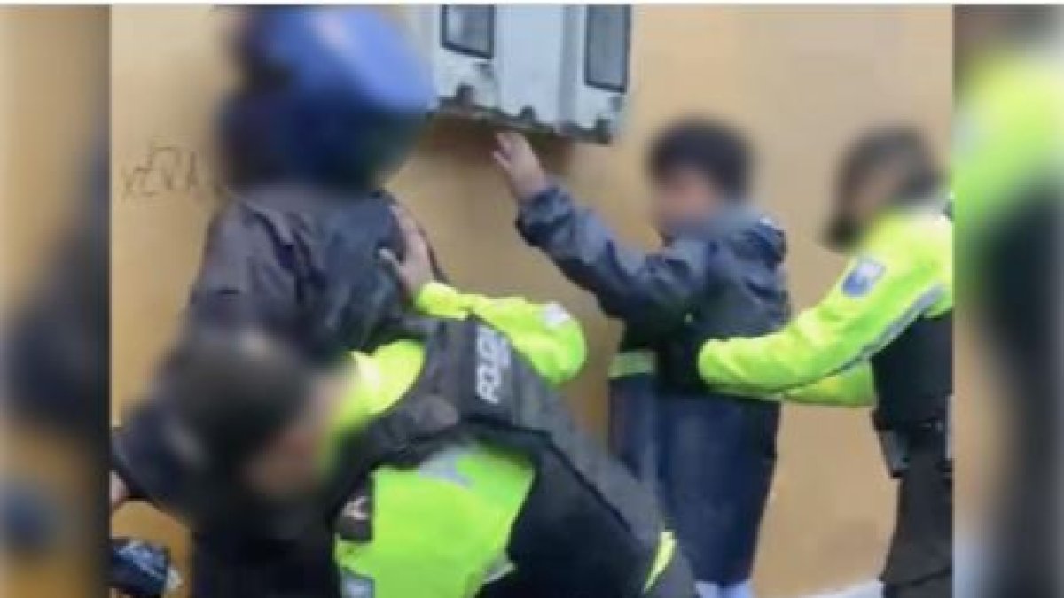 Operativos policiales en puntos estratégicos de Quito dejan detenidos y armas incautadas