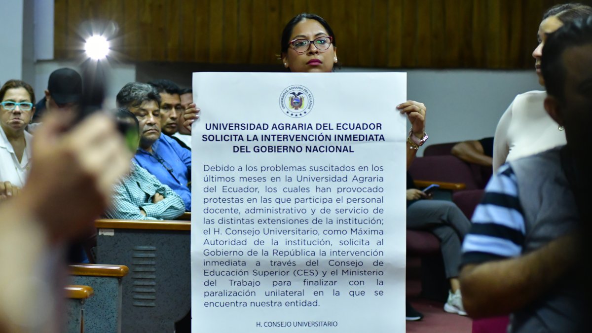 Docentes y trabajadores de la Universidad Agraria pidieron la intervención del Consejo de Educación Superior ante supuestas irregularidades.
