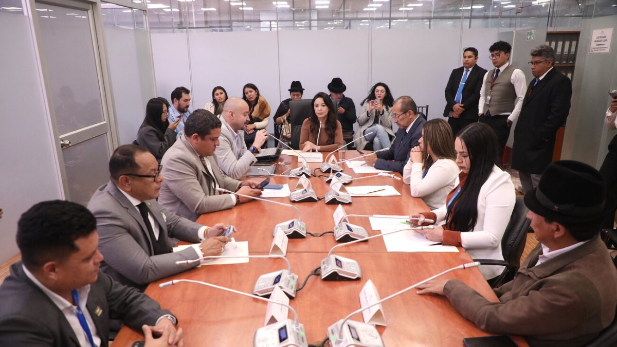 La Comisión de Fiscalización sesionará para calificar la solicitud de juicio político.