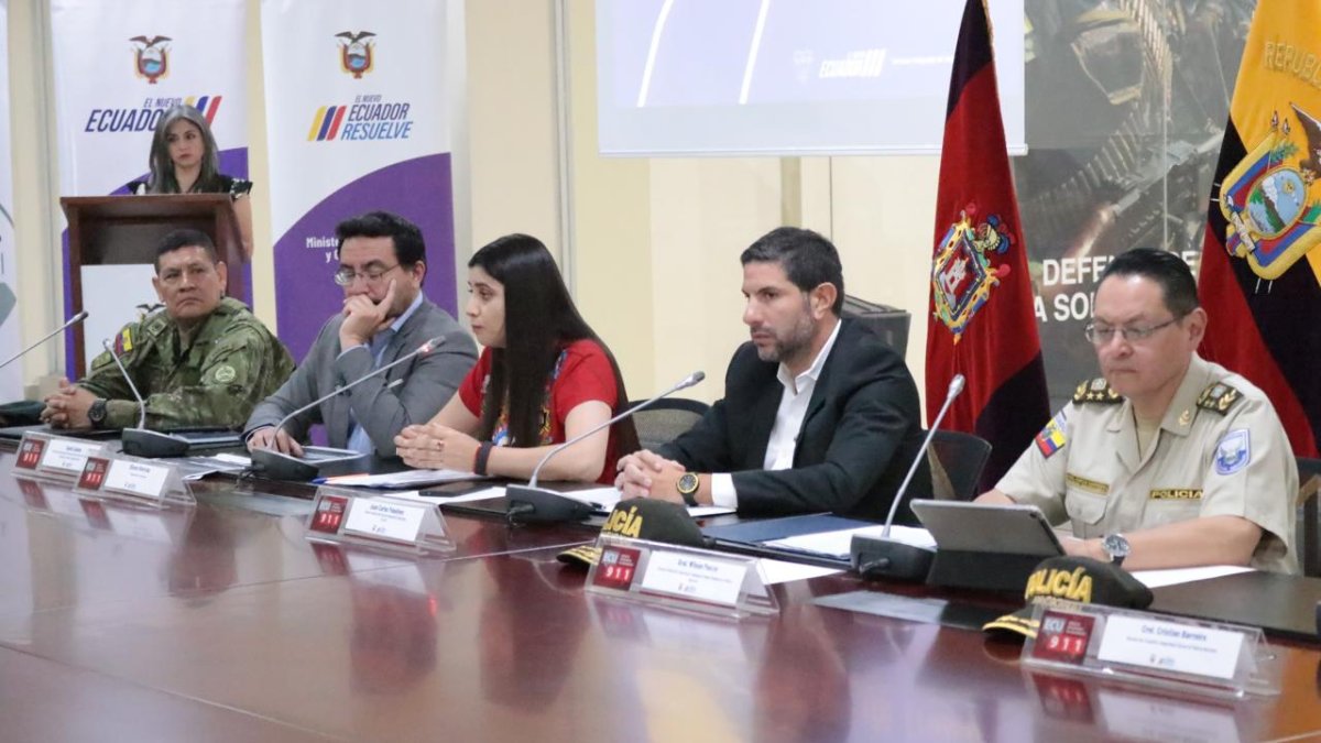 Las autoridades indican en rueda de prensa los detalles y operativos que se realizarán durante este feriado.