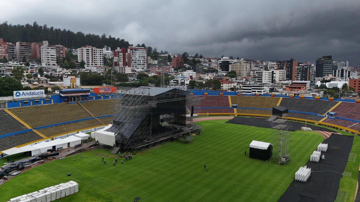 1.200 trabajadores han participado en el montaje del escenario, uno de los más grandes en realizarse en el país.