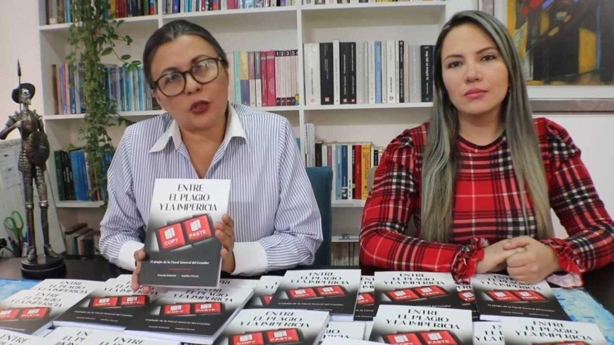 Priscila Schettini (derecha) fue electa como asambleísta por el correísmo.