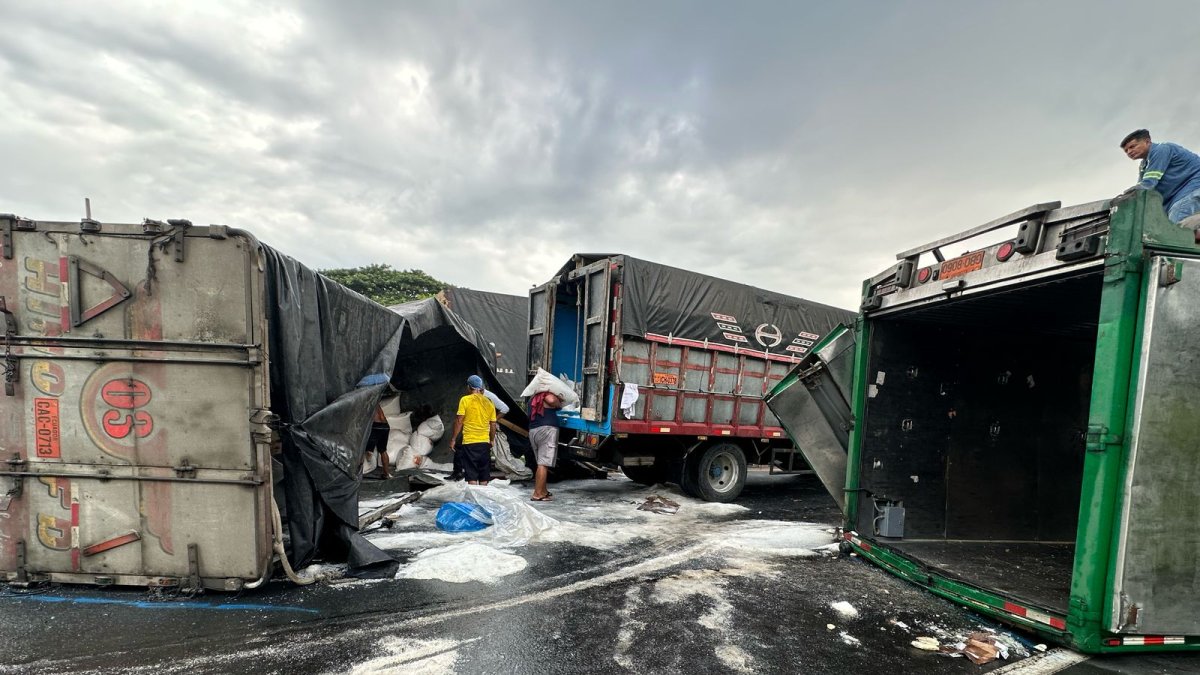 Los vehículos pesados resultaron afectados en la vía a la costa.