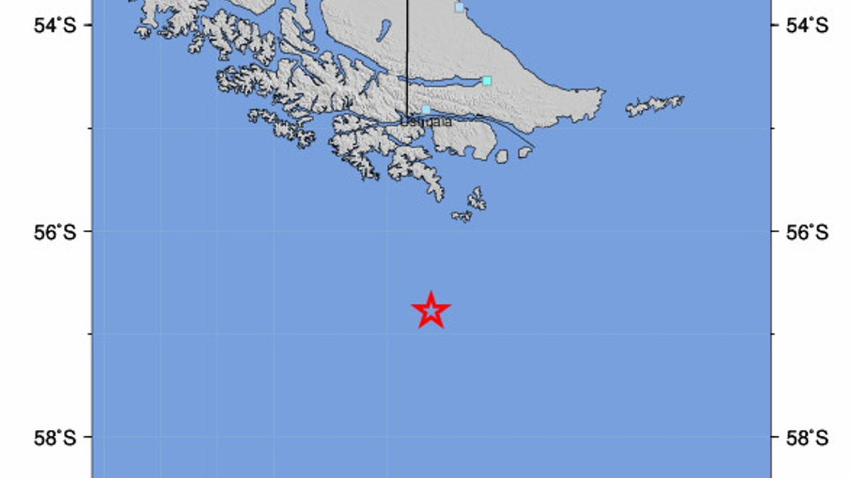 Imagen cedida por el Servicio Geológico de los Estados Unidos (USGS) muestra la ubicación de un terremoto de magnitud 7,5 que golpeó el Pasaje de Drake al sur de la región de Magallanes, Chile.