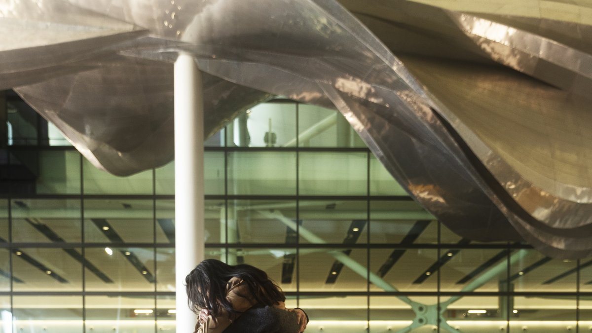 Una de las herramientas más poderosas para afrontar la separación que trae la migración es la comunicación honesta.