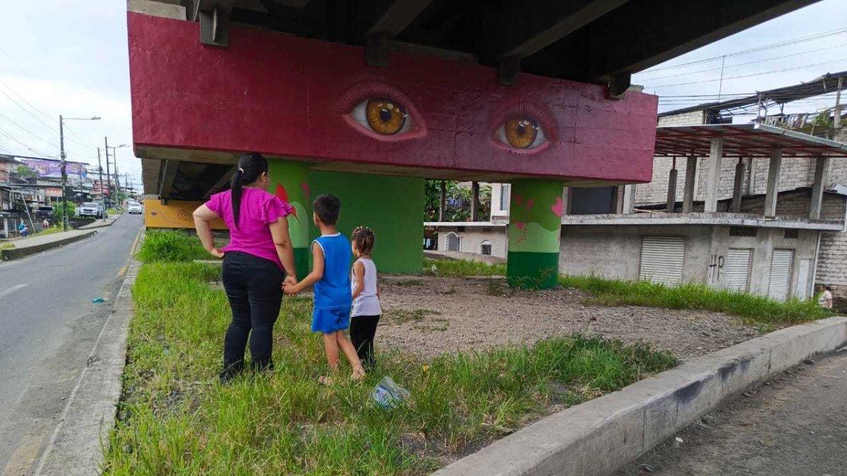 Efecto. Los peatones son los que más problemas tienen al momento de cruzar por la zona.