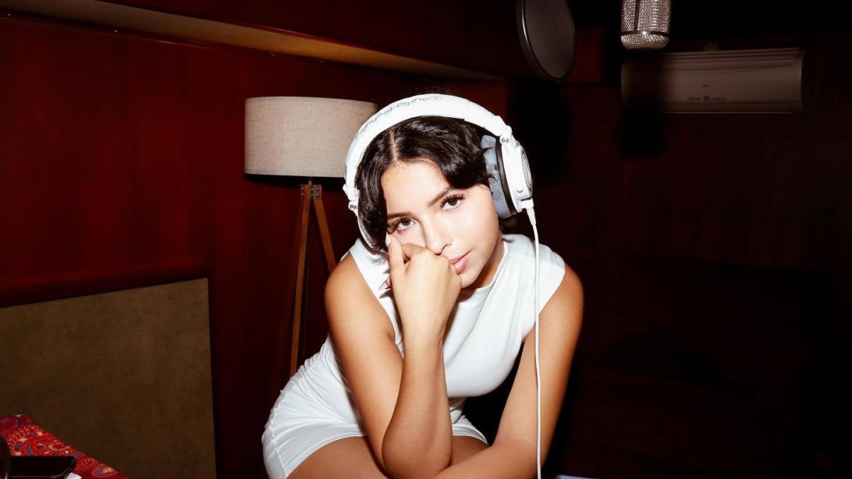 Con letra sincera y un video junto a Christian Nodal, Ángela Aguilar convierte la polémica en arte en su tema “El Equivocado”