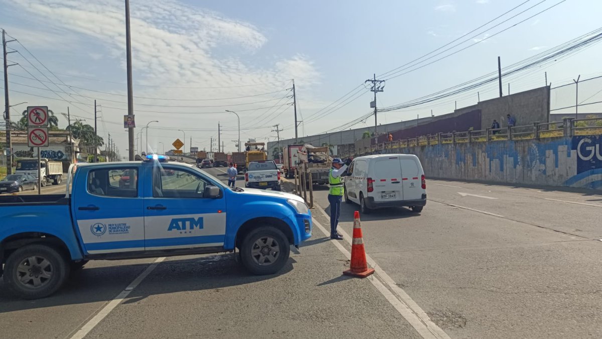 Desde la mañana de este 2 de mayo, un tramo de la vía Daule permanece cerrado. Personal de la ATM se encuentre en el sitio.