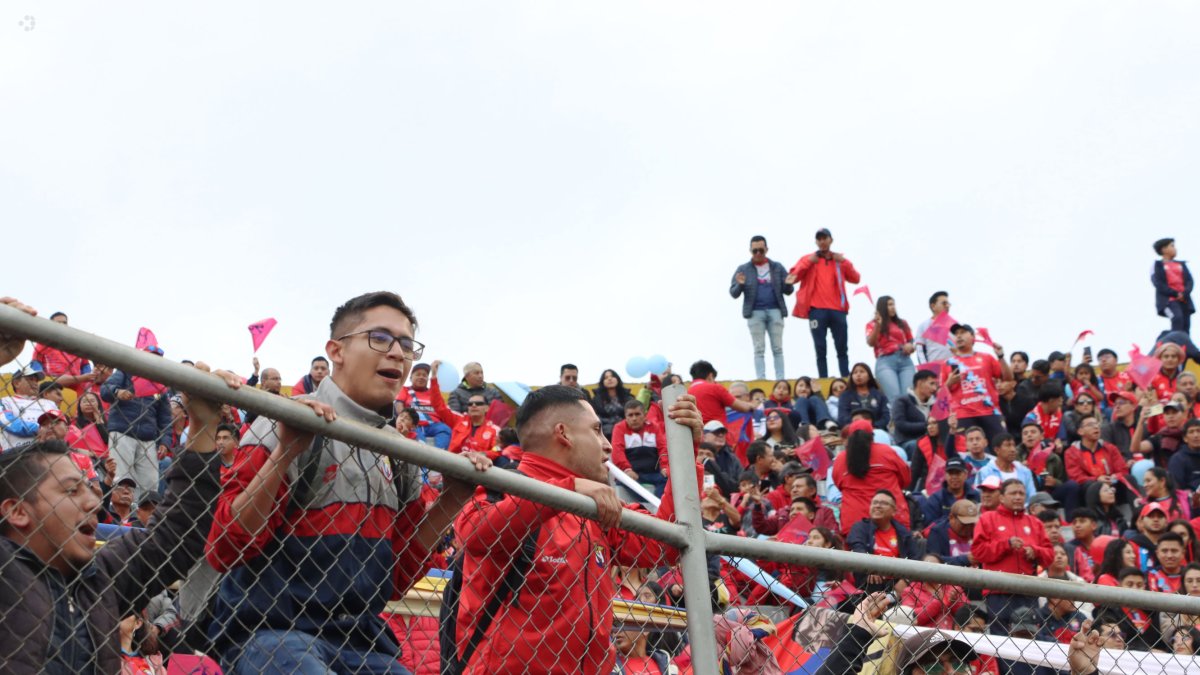La hinchada de El Nacional durante un encuentro de la LigaPro.