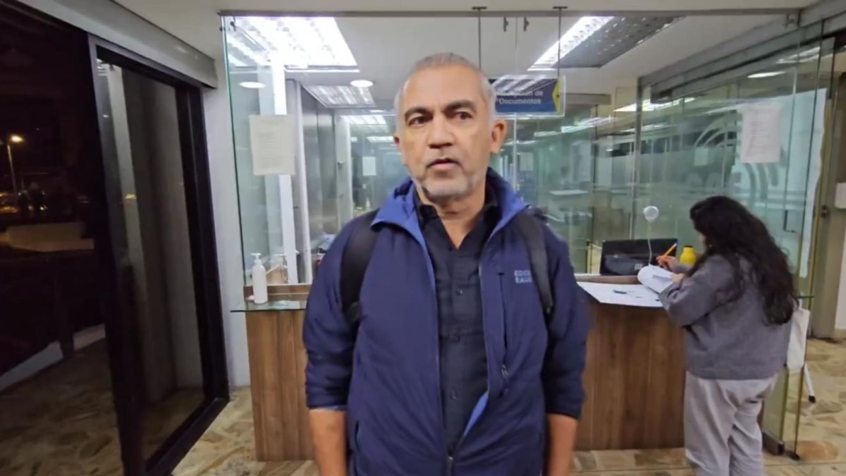 El procurador de la alianza, Francisco Estarellas, intentó ingresar la impugnación a la resolución del CNE la noche del 30 de abril de 2025.