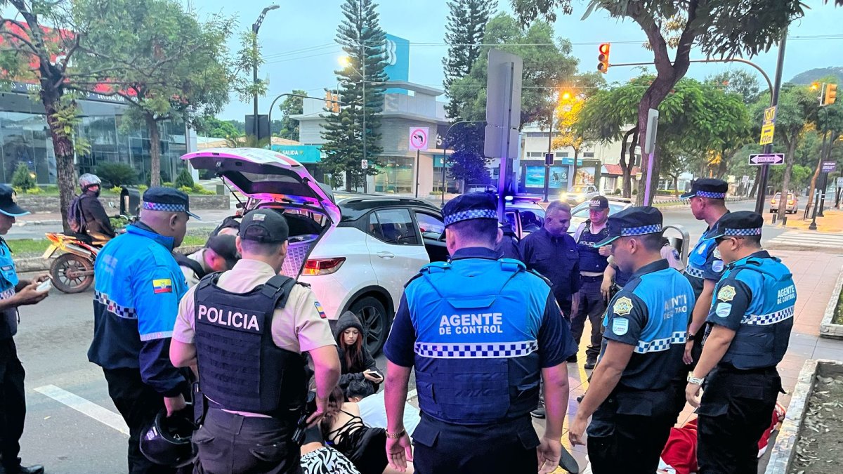 Los agentes de control municipal retuvieron a los implicados.