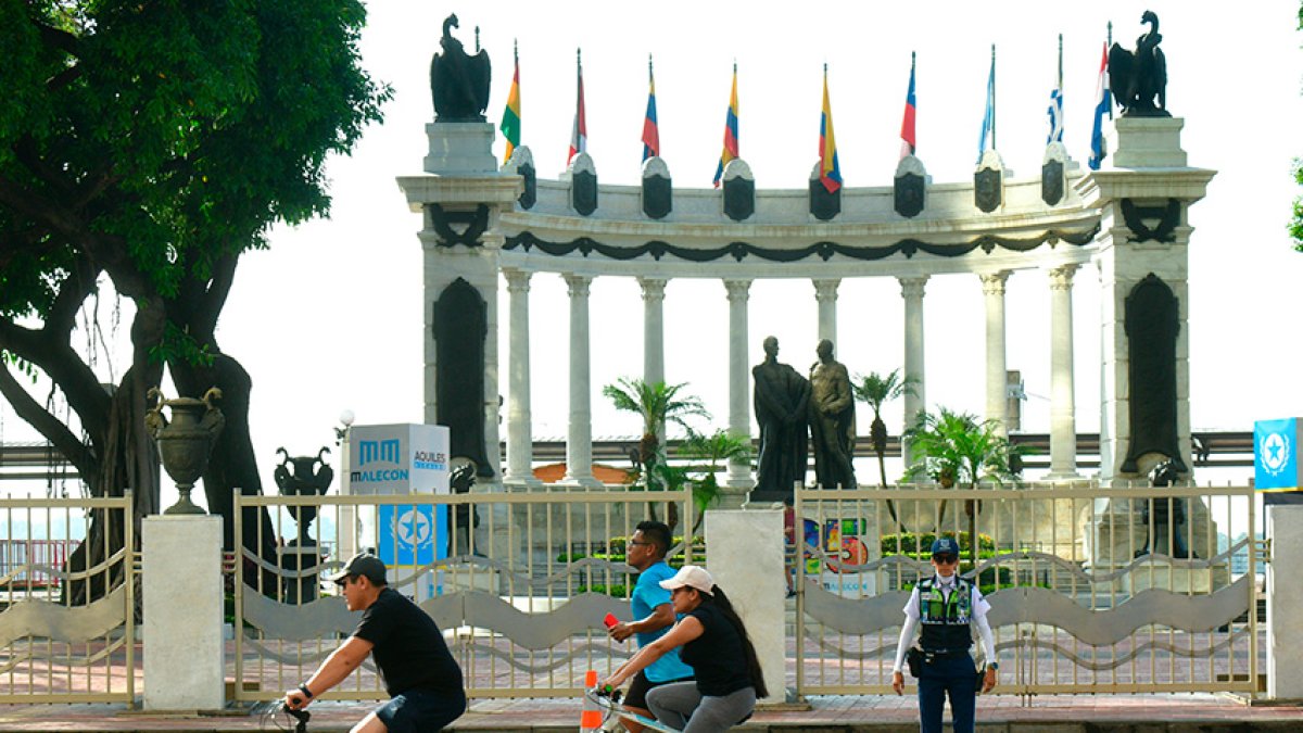 Avenida Malecón es una de las vías donde funciona Ruta Centro, todos los domingos, de 06:00 a 12:00. En calle Panamá sigue hasta las 17:00.