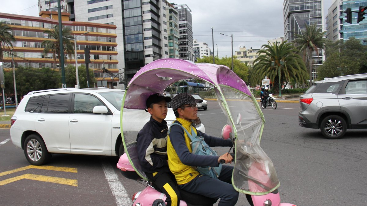 Se establecen prohibiciones para circular por las veredas.