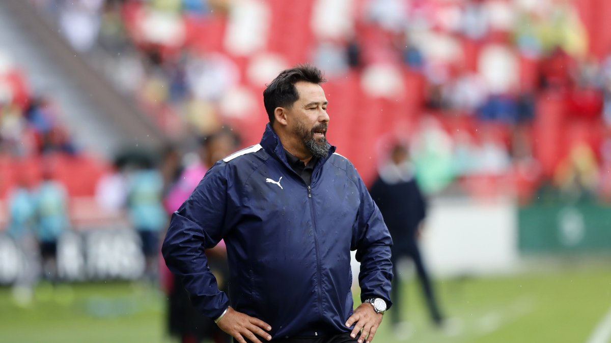 El técnico Pablo Vitamina Sánchez volvió a ser señalado por los hinchas de Liga de Quito.